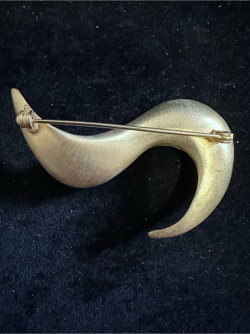 622- Gold Sculptural Wave 2” Brooch